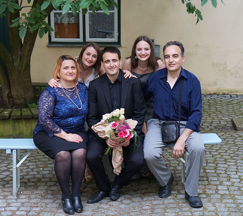 Familie Troulis - nach dem Bachelor Αbschlusskonzert am 30.05.2018
