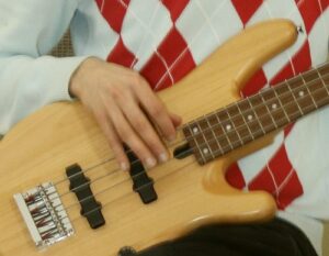 E-Bass-Gitarre-m.-Lennart-Bendixen-2017